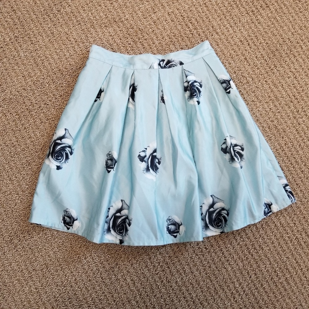 (3 for $15) Cute floral skirt